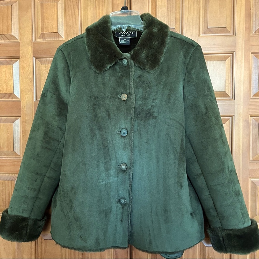 (VINTAGE) Women’s COACO Green Suede Jacket
- NWOT 
- Very Cozy!